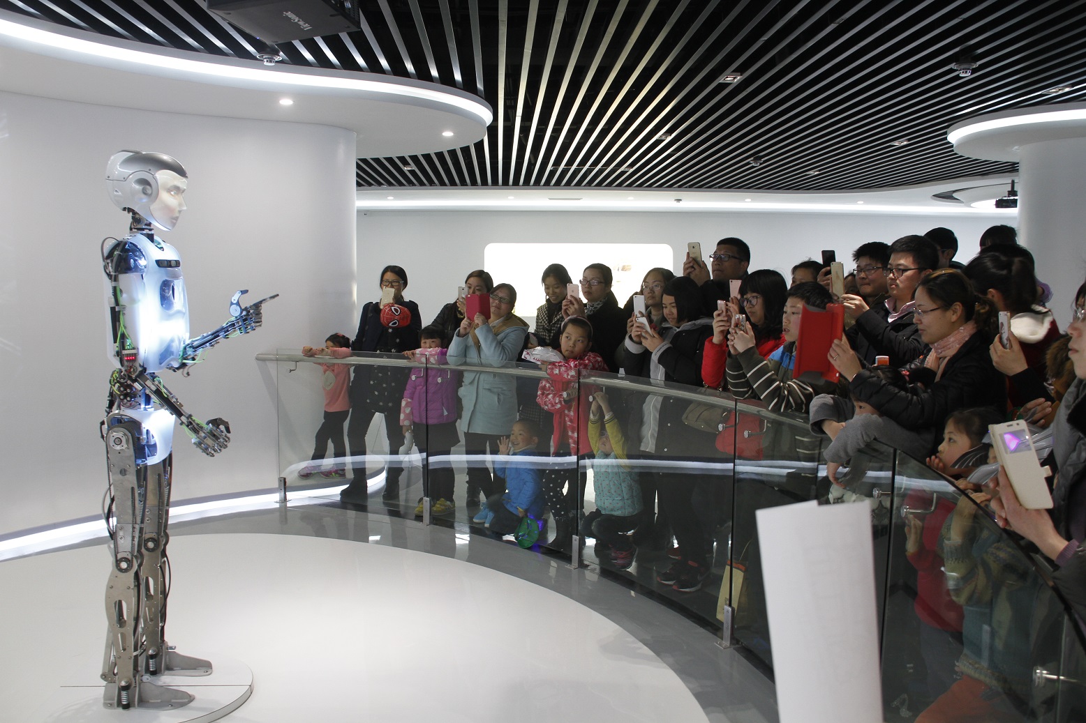 robot museum tours